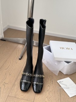 迪奥DiorR经典铆钉珍珠条漆皮袜靴迪奥 DiorR #弹力靴 2024 SS经典铆钉珍珠条漆皮袜靴 532