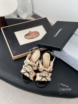 Chanel Vintage中古系列凉鞋简约而不简单的款,上脚特别显脚细。鞋面定制面,内里垫脚羊皮, 36