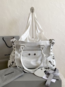 Balenciaga Neo Cagole XL Plus 油蜡白银机车包，三种背法