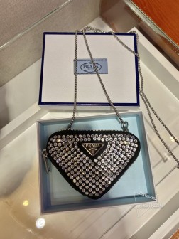 Prada普拉达 1BD733 闪钻小零钱包 2021年款 水钻材质 价格