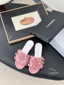 Chanel 25P新款山茶花拖鞋 精致的花朵每一朵都有小水晶花芯儿点缀我愿叫它星星点点的绣球花很别 19