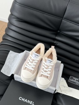 Chanel 24B新款毛毛松糕鞋这款毛拖真的是真太可爱了~柔软蓬松的毛毛,舒服暖脚!增高显腿长!秋 1081