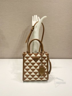 Prada普拉达 1BA355 小号刺绣托特包 Saffiano皮革 刺绣面料 价格