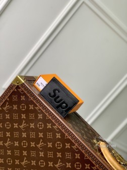LV M67543 黑色 supreme系列皮革卡片夹，三夹层设计