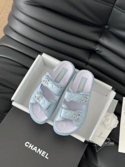 Chanel 25新魔术贴凉鞋版面!顶级对版货!所有的颜色我家都有!鞋面进口面料,垫脚内里羊皮,原版 242