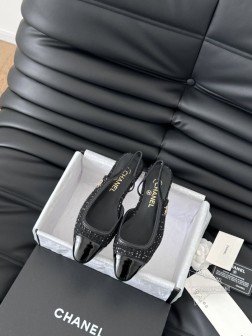 Chanel 24K走秀款玛丽珍单鞋简约又不失甜美俏皮!鞋头经典拼色简约易搭,搭配一字带更加跟脚。内 970