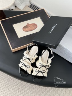 Chanel Vintage中古系列凉鞋简约而不简单的款，上脚特别显脚细。鞋面定制面，内里垫脚羊皮， 29