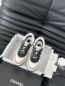 Chanel 25C新款熊猫运动休闲鞋百搭小白鞋 款式搭配不会出错撞色搭配活力满满啊 侧面压印log 153