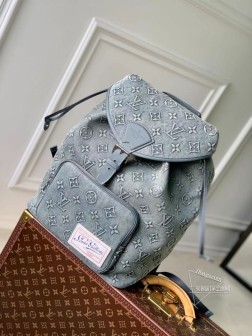 LV M22534 Montsouris 双肩包 褪色丹宁布 Monogram 图案