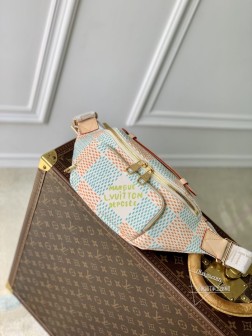 LV M40736 Rush 腰包 Monogram Craggy涂层帆布 便携设计