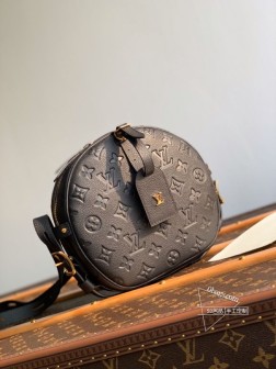 LV M45167 Nicolas Ghesquiè 压花圆盒包 黑色 M52294