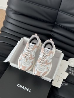 Chanel 25C新款熊猫运动休闲鞋百搭小白鞋 款式搭配不会出错撞色搭配活力满满啊 侧面压印log 185