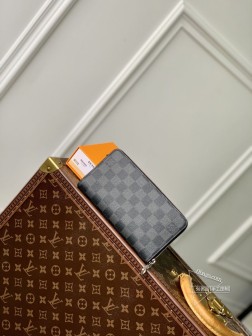 LV M63076 Zippy大号钱夹 黑灰Monogram Eclipse帆布