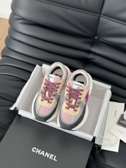 Chanel 25C新款熊猫运动休闲鞋百搭小白鞋 款式搭配不会出错撞色搭配活力满满啊 侧面压印log 168