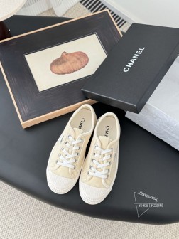 配白色飞机盒Chanel 25C隐藏款休闲小白鞋!Vintage感满满,中古复刻款get啦~小白鞋适 47