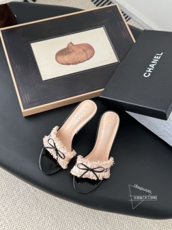 Chanel Vintage中古系列凉鞋简约而不简单的款，上脚特别显脚细。鞋面定制面，内里垫脚羊皮， 26