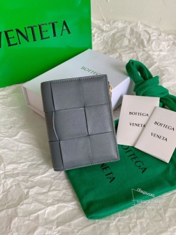 BV大格子对折短夹钱包 闪电灰 小羊皮材质 实用设计