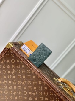 LV M83069 绿色全粒面Taurillon皮革口袋钱夹