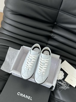 Chanel 24K新款运动休闲鞋百搭小白鞋 款式搭配不会出错撞色搭配活力满满啊 侧面注塑logo 1221
