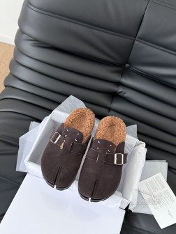 MM6 马吉拉新款羊羔毛博肯拖博肯鞋型真的必要入~MM6马吉拉包头博肯拖鞋新增了很多随意的慵懒的风格 1111