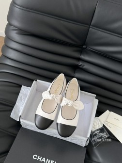 Chanel 25C早春玛丽珍单鞋系列这一季的鞋子都很棒耶!纯黑色玛丽珍上脚很舒服鞋面皮质也很软,不 823