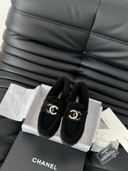 Chanel 24B新款双C扣乐福鞋回归的双C扣设计 特别Vintage 复古味十足拼色乐福鞋也长到 783