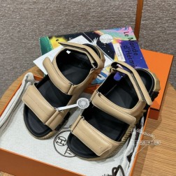 款式Style :088 Junior 凉鞋颜色Colour:自然米色Natural beige鞋面 332