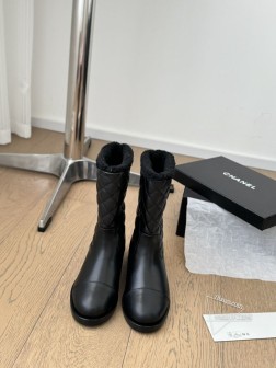 Chanel 雪地靴 秋冬暖心推荐 高品质认准我家实拍 穿腻了毫无特色的ugg 不妨来买这款,超级仙 1355