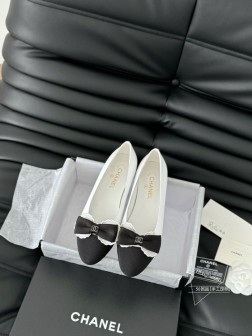 Chanel 24B走秀款玛丽珍单鞋简约又不失甜美俏皮!鞋头经典拼色简约易搭,搭配一字带更加跟脚。内 1259