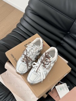 代购级别 Miumiu谬谬&New Balance情侣款休闲鞋原版购入开发 材料细节均与原版一致鞋面 540