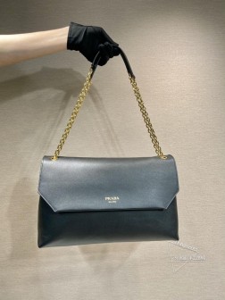 Prada 1BD368 女款小牛皮翻盖包，进口小羊皮内衬 A货