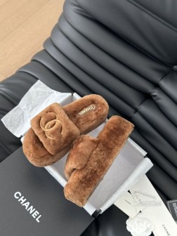 Chanel 24B新款毛毛拖鞋!这款毛拖真的是真太可爱了~柔软蓬松的毛毛,舒服暖脚!增高显腿长!秋 1473