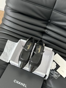 Chanel 24K走秀款玛丽珍单鞋简约又不失甜美俏皮!鞋头经典拼色简约易搭,搭配一字带更加跟脚。内 1229