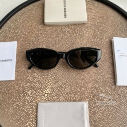 最新款Jentle-Fish 系列 Fish Tail为Jentle Salon系列太阳镜。镜框采用板材材质，搭配蝴蝶镜形前框，标志性细节装饰增添独特魅力。镜腿可选择搭配趣味配饰，丰富感官想象，构筑创意系列感。正面 146.8mm, 镜脚 146.3mm宽度 52.5mm, 高度 34.3mm鼻梁 22mm秘特殊渠道货源秘㊣配图片白色独家全套包装(礼品袋+发票+外盒+内盒+眼镜布+磨砂镜腿袋)