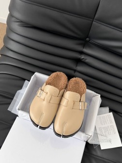 MM6 马吉拉新款羊羔毛博肯拖博肯鞋型真的必要入~MM6马吉拉包头博肯拖鞋新增了很多随意的慵懒的风格 1110